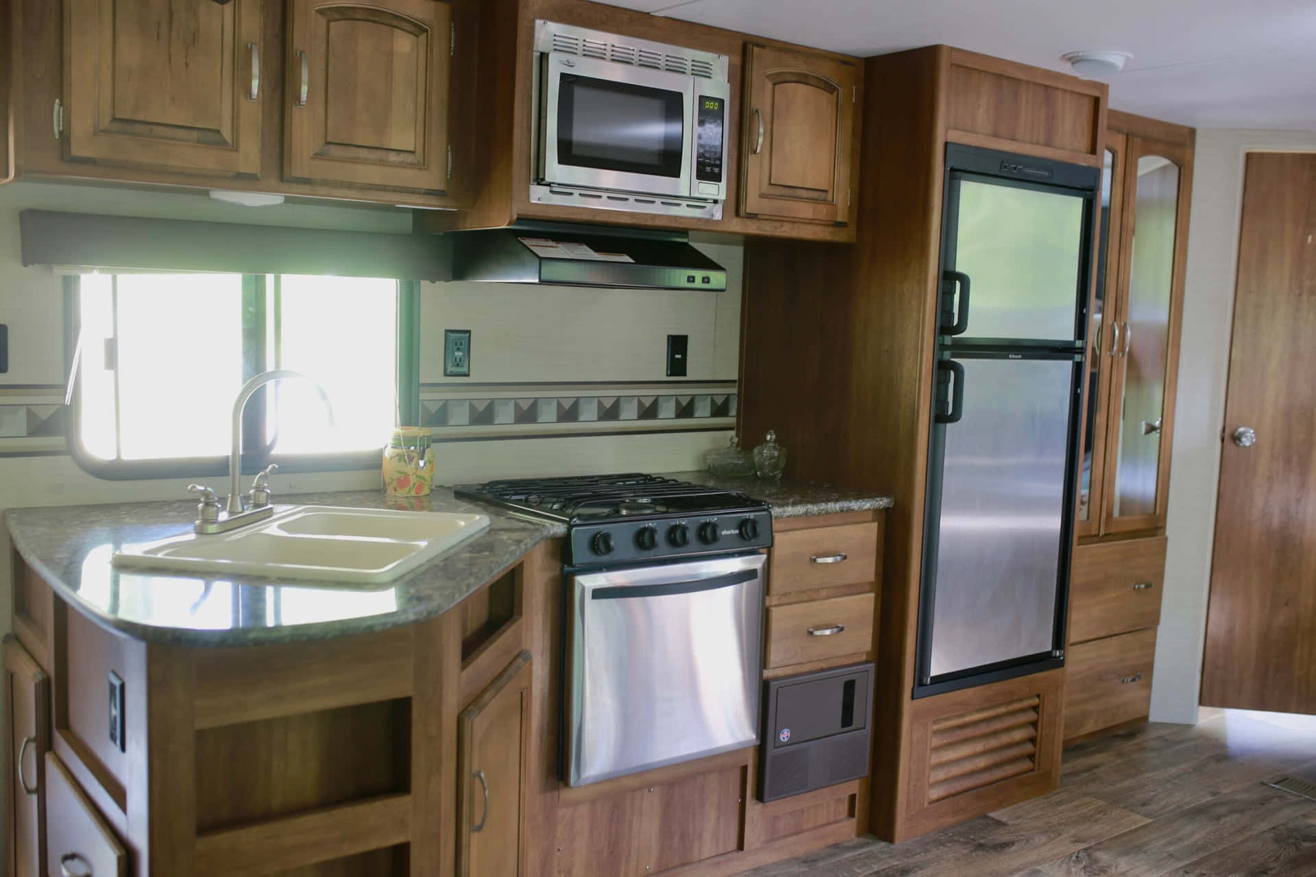 Camper - Tiny House with Everything You Need gallery 3